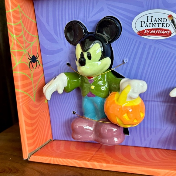 Disney Halloween Mickey Frankenstein & Minnie Bride Hand Painted Ceramic Shakers - Picture 4 of 10